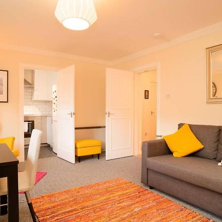 Altido Lovely Apartment For 4 With Free Parking Edinburg Exteriör bild