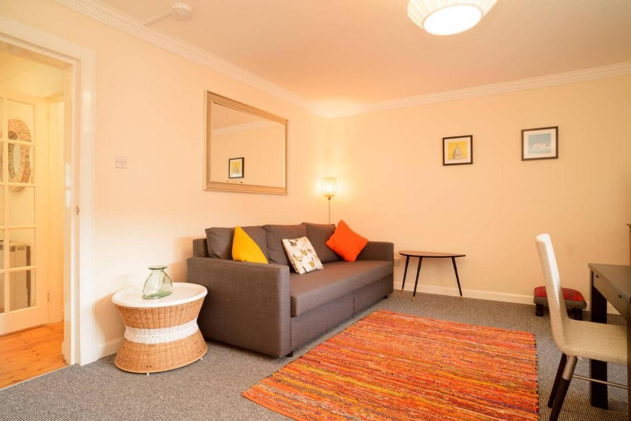 Altido Lovely Apartment For 4 With Free Parking Edinburg Exteriör bild