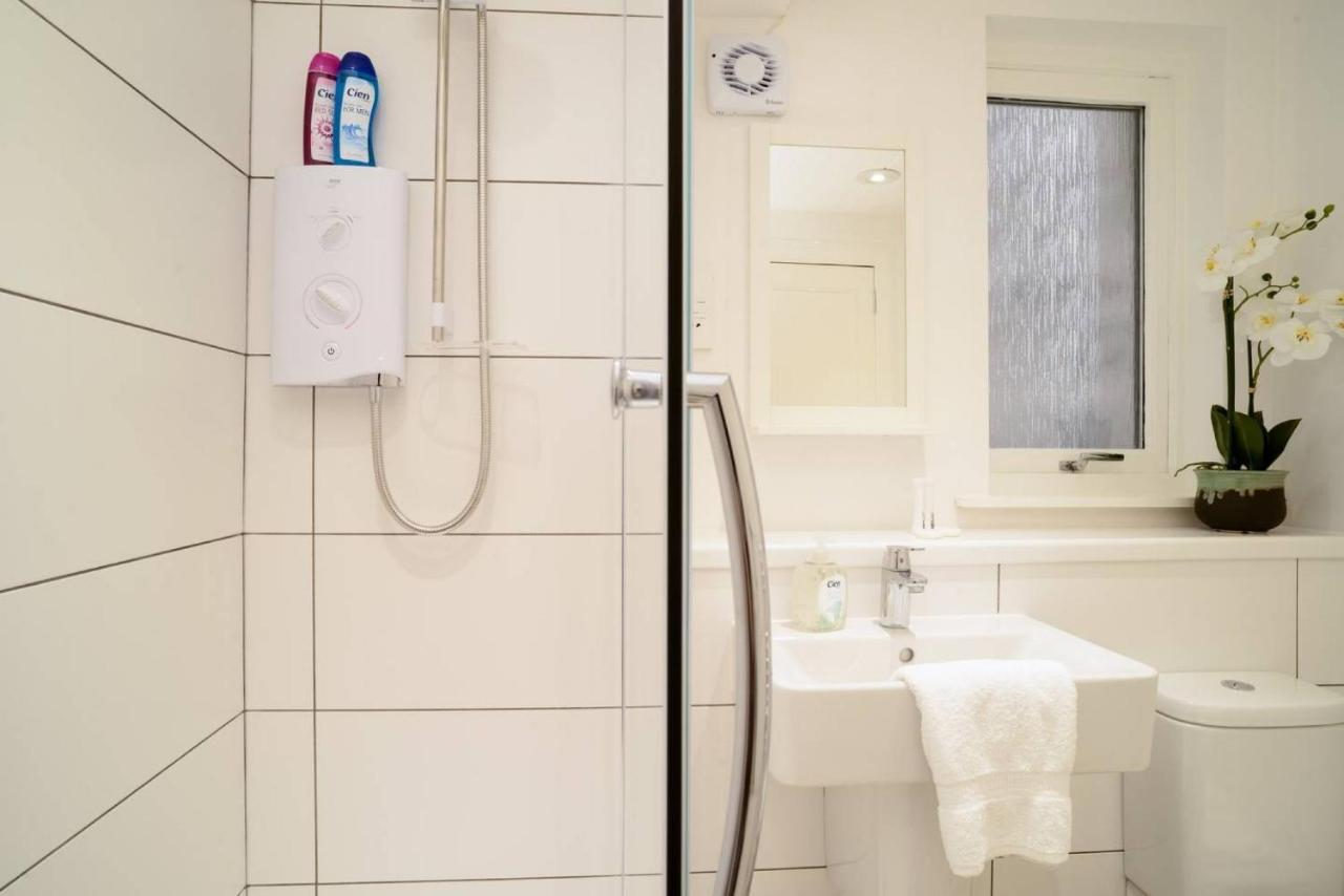 Altido Lovely Apartment For 4 With Free Parking Edinburg Exteriör bild