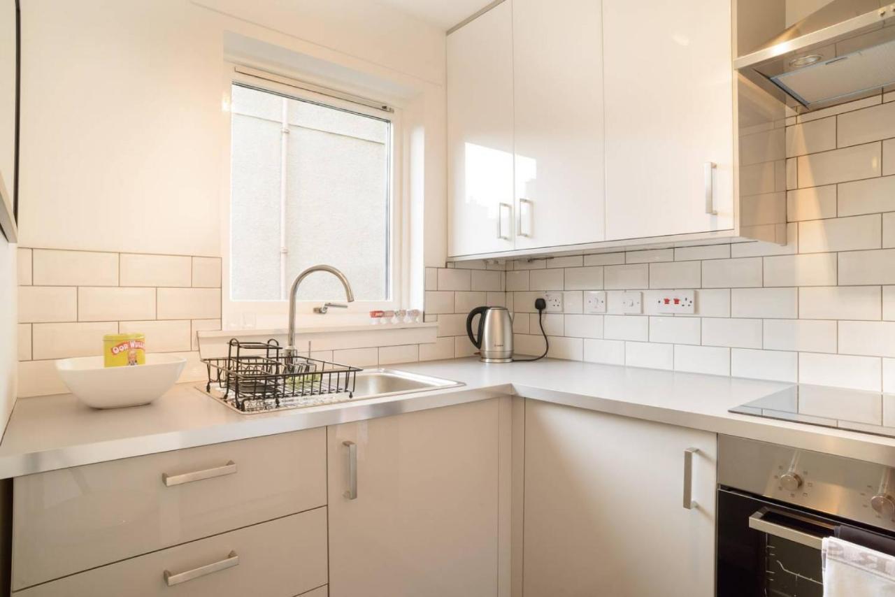 Altido Lovely Apartment For 4 With Free Parking Edinburg Exteriör bild