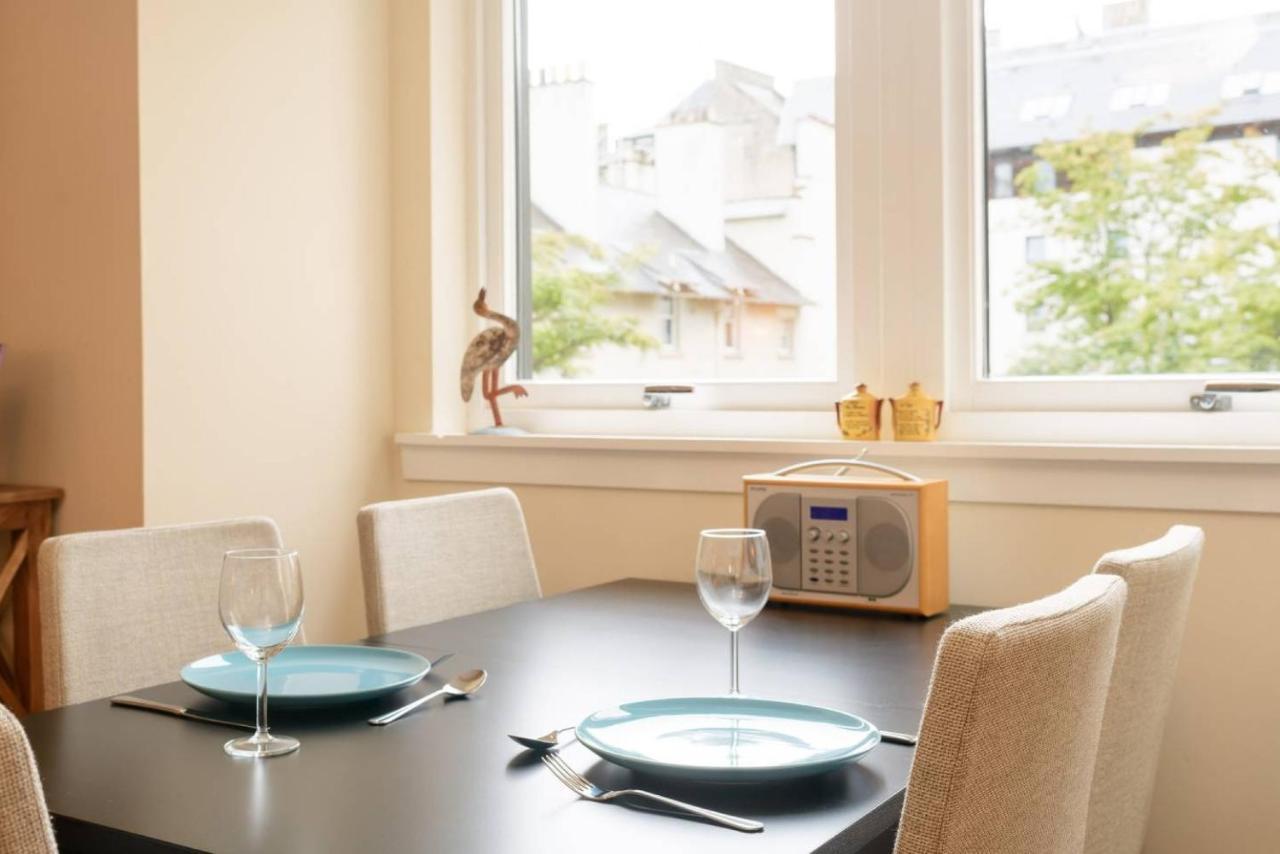 Altido Lovely Apartment For 4 With Free Parking Edinburg Exteriör bild